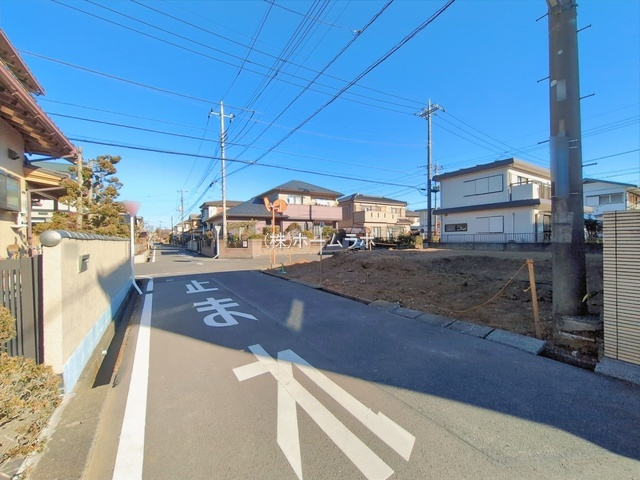 【新築】坂戸市柳町新築分譲住宅 全１棟の前面道路含む現地写真|前面道路含む現地写真です
