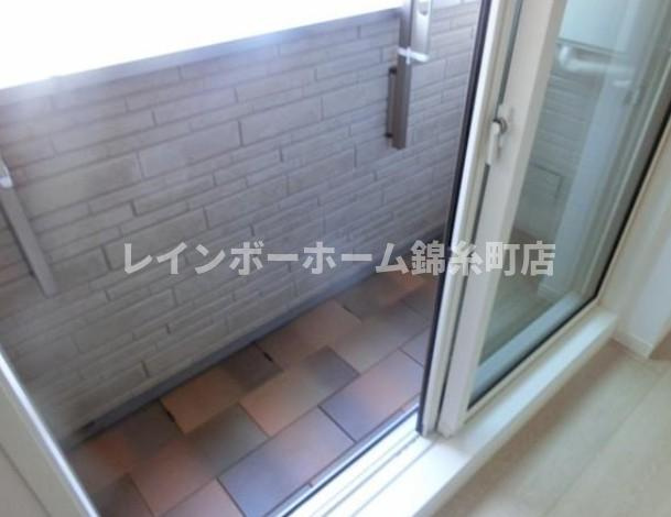 足立区梅田６丁目のアパートのバルコニー