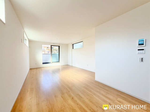 京都市右京区太秦上ノ段町　新築戸建の居間・リビング