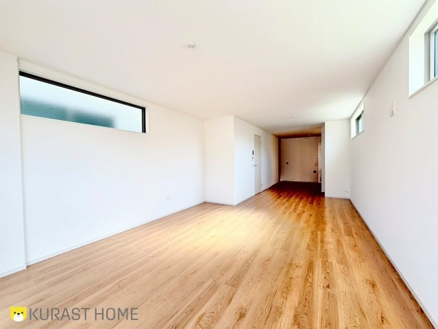 京都市右京区太秦上ノ段町　新築戸建の居間・リビング