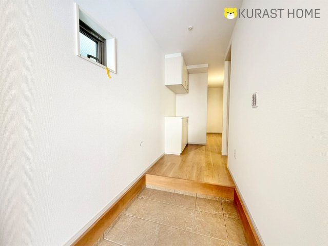 京都市右京区太秦上ノ段町　新築戸建の玄関