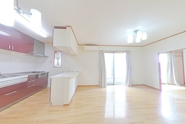 ６５９０６　本巣市上真桑中古戸建ての居間・リビング