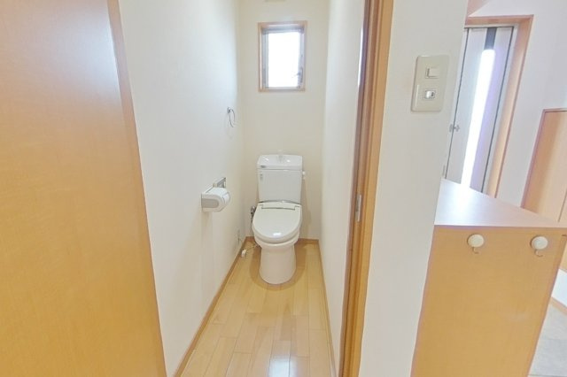 ６５９０６　本巣市上真桑中古戸建てのトイレ