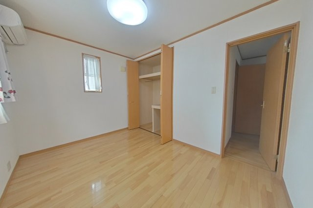 ６５９０６　本巣市上真桑中古戸建ての洋室