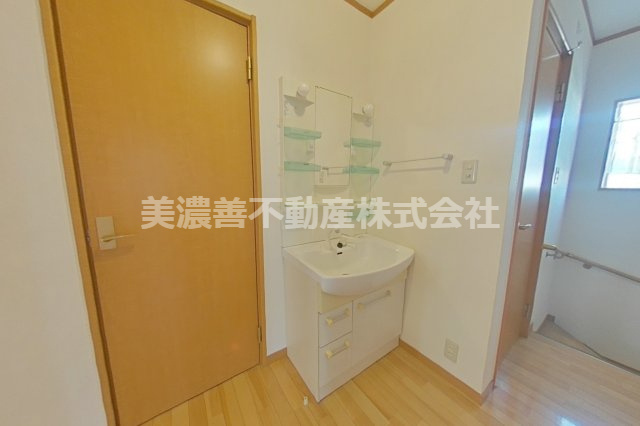 ６５９０６　本巣市上真桑中古戸建ての洗面所
