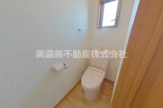 ６５９０６　本巣市上真桑中古戸建てのトイレ
