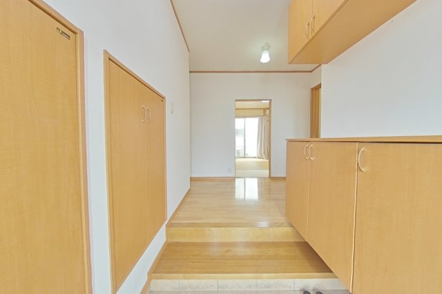 ６５９０６　本巣市上真桑中古戸建ての玄関