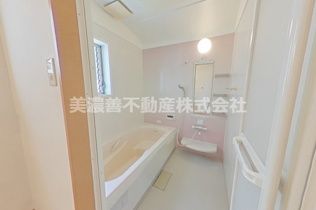 ６５９０６　本巣市上真桑中古戸建ての浴室