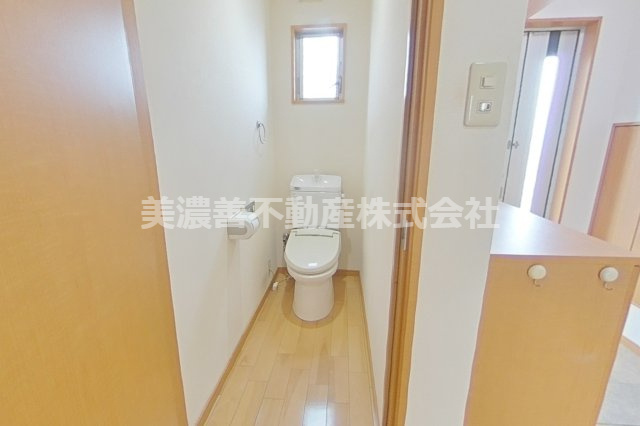 ６５９０６　本巣市上真桑中古戸建てのトイレ