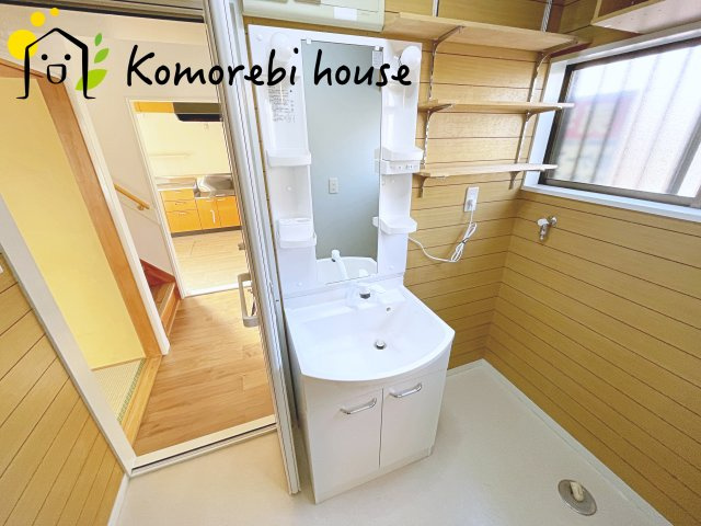 比企郡川島町八幡　中古一戸建ての独立洗面台|26.2.6撮影済み