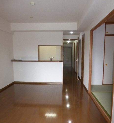 ライオンズマンション南藤沢の居間・リビング|居室・リビング：リビング・ダイニング・キッチン ※2021年5月撮影     （2021年5月撮影）