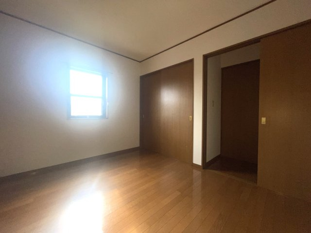 メゾネット永野の洋室