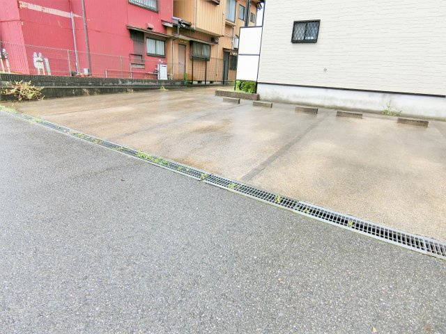 メゾネット永野の駐車場