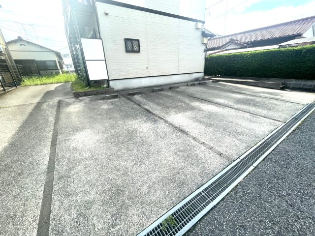 メゾネット永野の駐車場