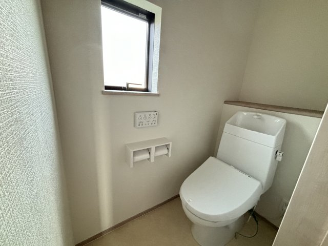 守山区大森北4期｜名古屋市の戸建ならホームアップのトイレ|【売主施工例】2か所にトイレを完備。混み合う朝や来客時も安心の設計！