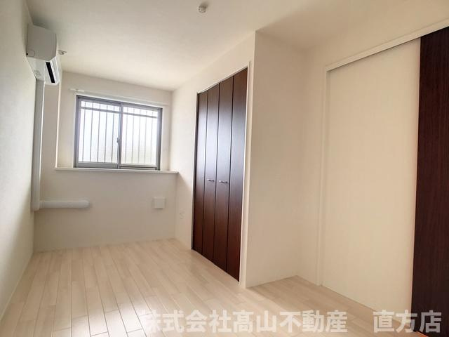 直方市大字感田の賃貸マンションの居間・リビング