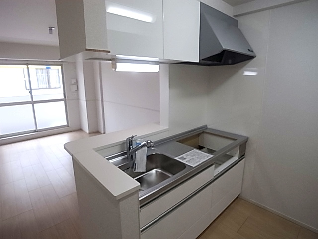 神戸市兵庫区塚本通２丁目の賃貸マンションのキッチン|システムキッチン（ガス２口）