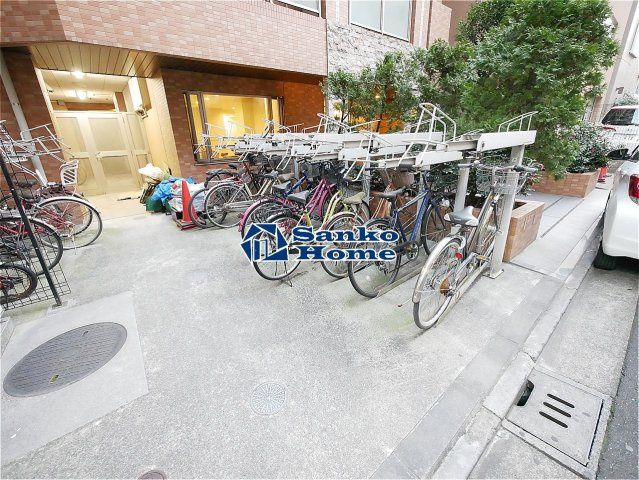 サンスタレ浅草の駐車場