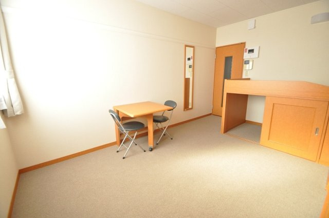 レオパレス小杉南の居間・リビング