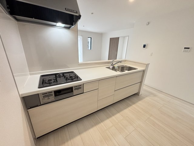 港区名四町｜名古屋市の戸建ならホームアップのキッチン|お子様を見守りながらお料理ができるオープン対面キッチン