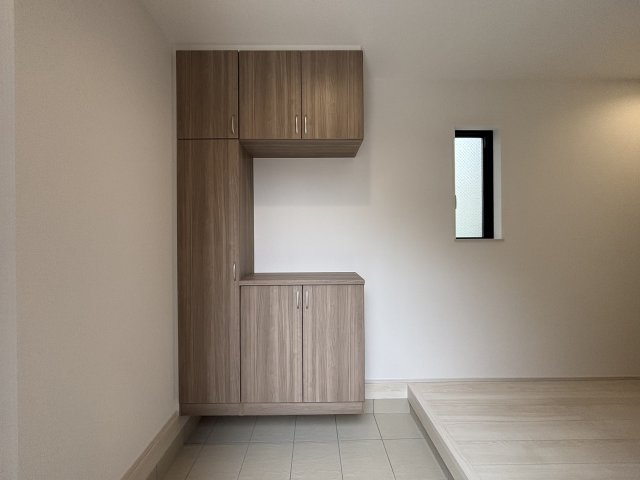 港区名四町｜名古屋市の戸建ならホームアップの玄関|収納力あるシューズボックス付き