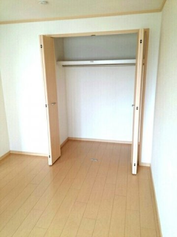 ペアハイツ三鷹Ｂの収納|専用の収納スペースです