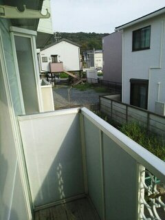 ペアハイツ三鷹Ｂのバルコニー|お洗濯にも便利なバルコニー付き