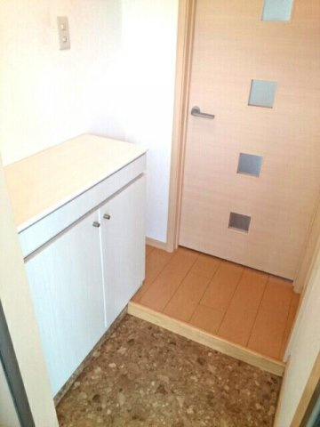 ペアハイツ三鷹Ｂの玄関|落ち着いた玄関です