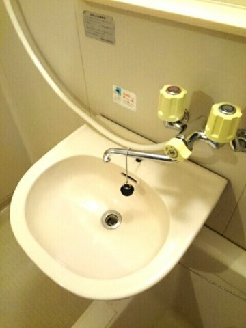 ペアハイツ三鷹Ｂの洗面所|広い洗面スペース