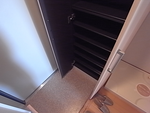 神戸市兵庫区永沢町４丁目の賃貸マンションの玄関|玄関シューズボックス