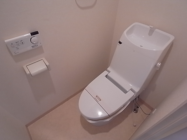 神戸市兵庫区永沢町４丁目の賃貸マンションのトイレ|ウォッシュレット付トイレ
