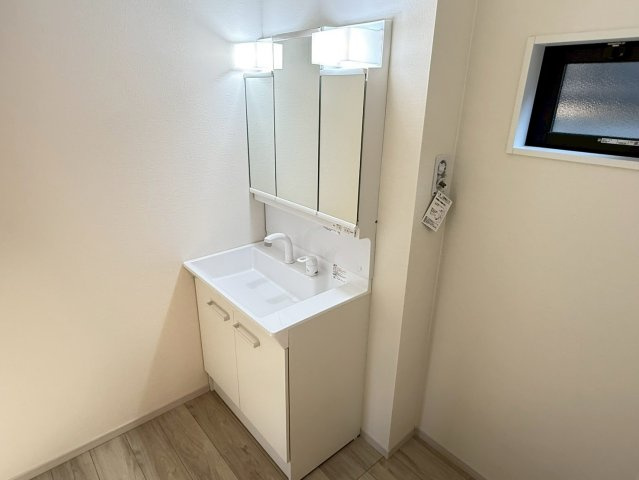 川越市むさし野1期　新築一戸建て　1号棟の独立洗面台|朝の身支度には欠かせない独立洗面化粧台