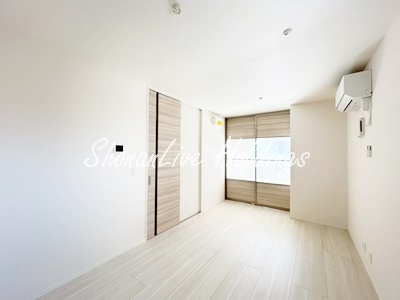 茅ヶ崎市東海岸北２丁目のアパートの居間・リビング