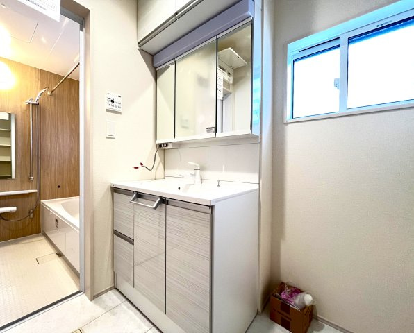 川口市安行領家　新築分譲　全３棟の独立洗面台|◎大きなボウルのシャワー付き洗面化粧台付き！ちょっとした洗濯もできちゃいます