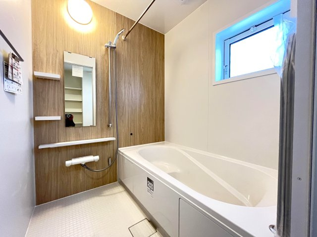 川口市安行領家　新築分譲　全３棟の浴室|◎浴室には乾燥暖房機能を付帯しています！寒い時期も暖房機能で快適にバスタイムをお楽しみいただけます。