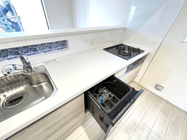 川口市安行領家　新築分譲　全３棟のキッチン|◎収納力のあるシステムキッチン！生活感を感じさせないおしゃれな生活をどうぞ！