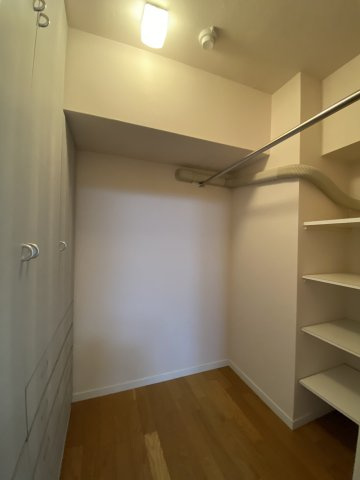 ライオンズマンション熱海マリンビューの収納|洋室のウォークインクローゼット