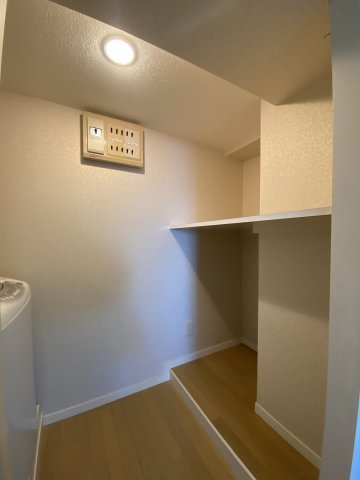 ライオンズマンション熱海マリンビューのその他|左側洗濯置き場