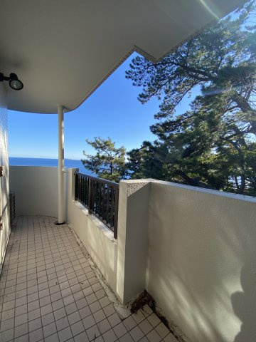 ライオンズマンション熱海マリンビューのバルコニー|洋室のバルコニー