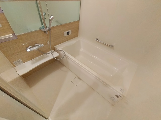 神戸市兵庫区三川口町１丁目のアパートの浴室|追い焚き機能付き