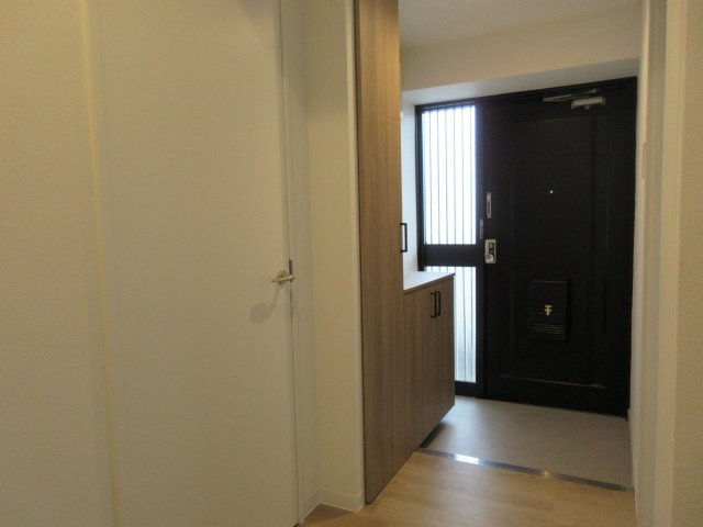 YKハイツ中崎の玄関