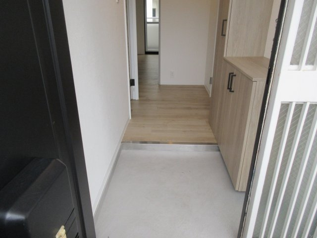 YKハイツ中崎の玄関