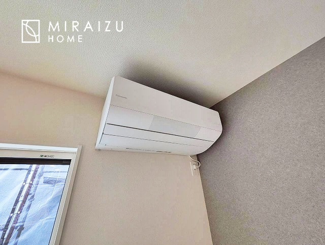 【設備】 | 収納力と機能性を備えたシステムキッチン。圧力鍋や大きなフライパンなどの調理器具から調味料など幅広く収納し、お料理のしやすいつくりになっています。