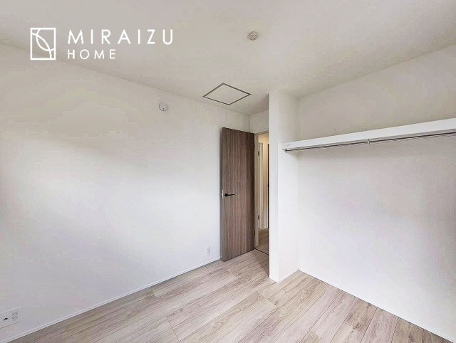 【洋室】 | 日当たりの良いお家は嬉しいですよね。それぞれ価値観が分かれる箇所です、実際に内覧して日当たりの心地よさをご体感下さいね♪