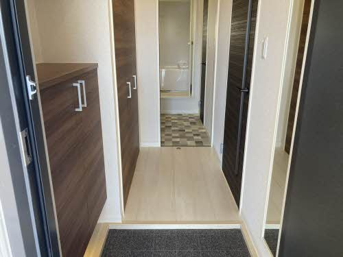 シャルマンMOEの玄関