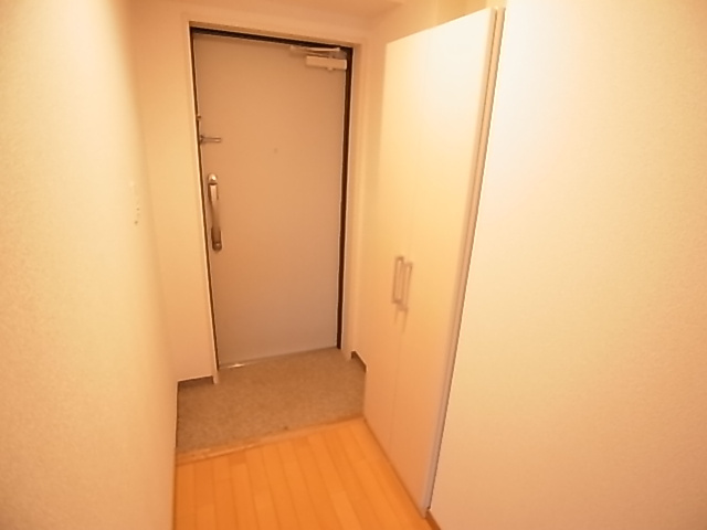 神戸市兵庫区永沢町４丁目の賃貸マンションの玄関