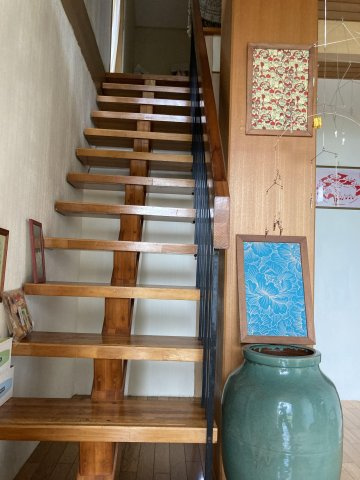 国分（白川）戸建てのその他|スリット階段がとてもオシャレです。