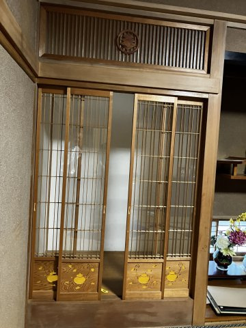 国分（杜田）戸建てのその他|細工の扉がある仏間