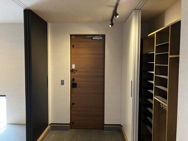 国分戸建（モデル）の玄関|スッキリした玄関。