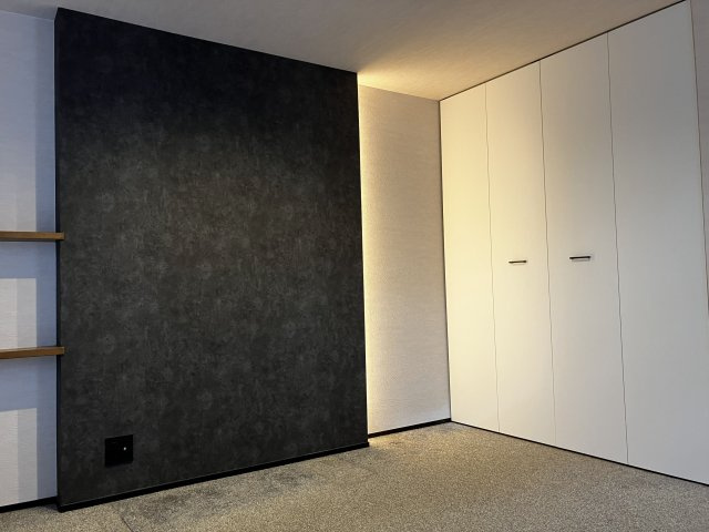 国分戸建（モデル）の洋室|洋室7.5帖。ダウンライトと間接照明で雰囲気の良い居室です。